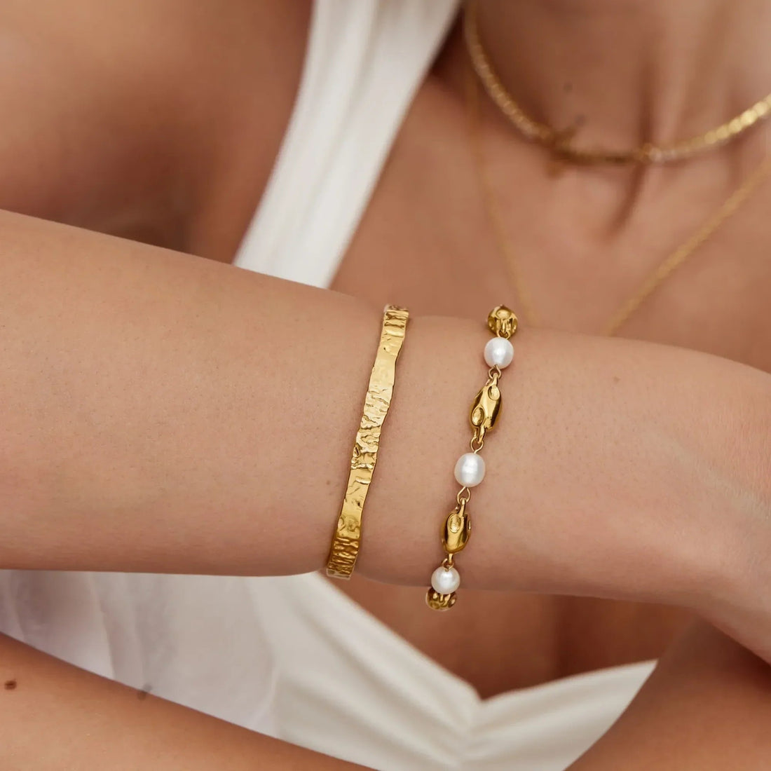 Freshwater Pearl Bracelet with Gold Details