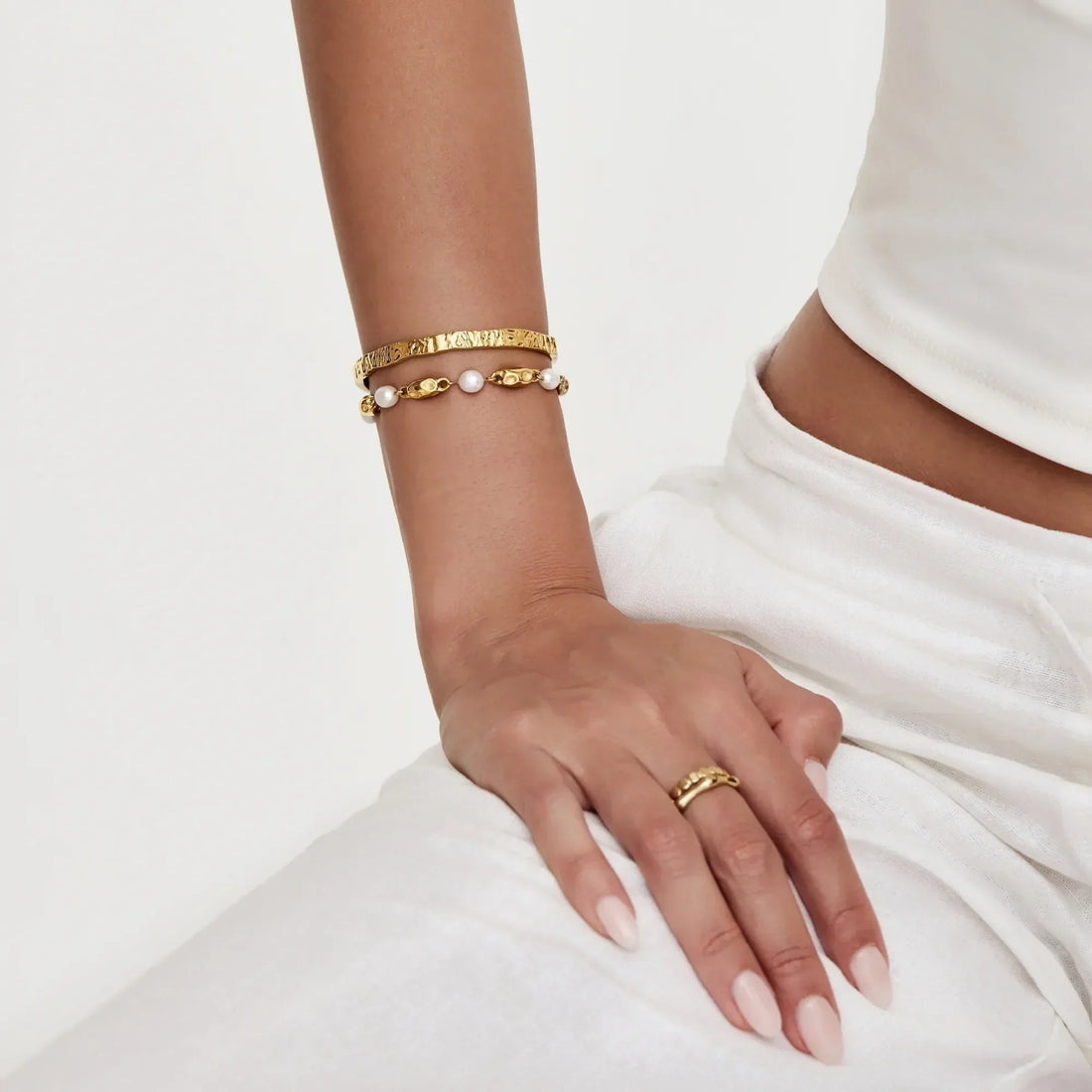 Freshwater Pearl Bracelet with Gold Details