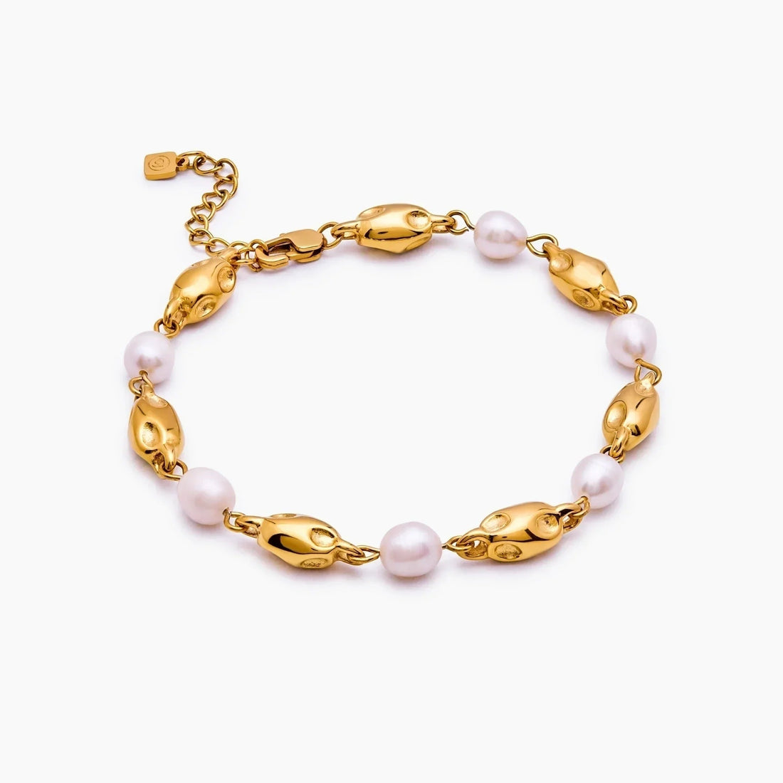 Freshwater Pearl Bracelet with Gold Details